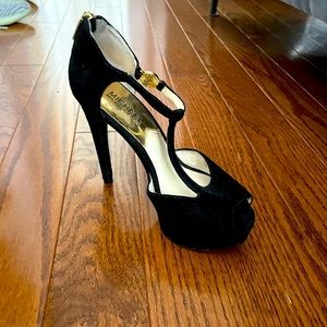 Michael kors shoes size 6 1/2 worn 2 times
